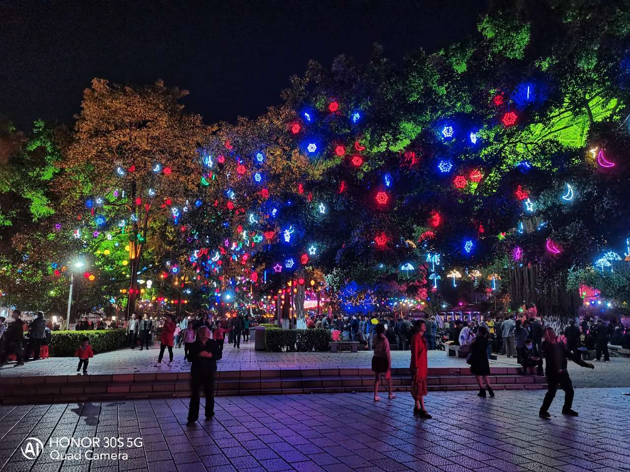 高州瀛洲公园夜景图片